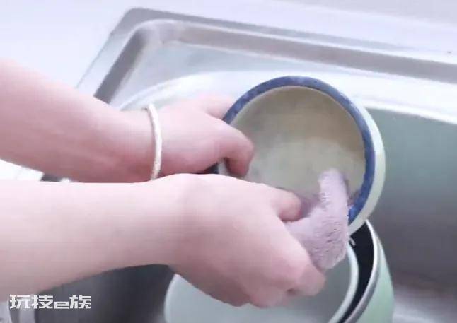 女士银镯子戴哪个手好(女生佩戴银镯子的注意事项)-图片1